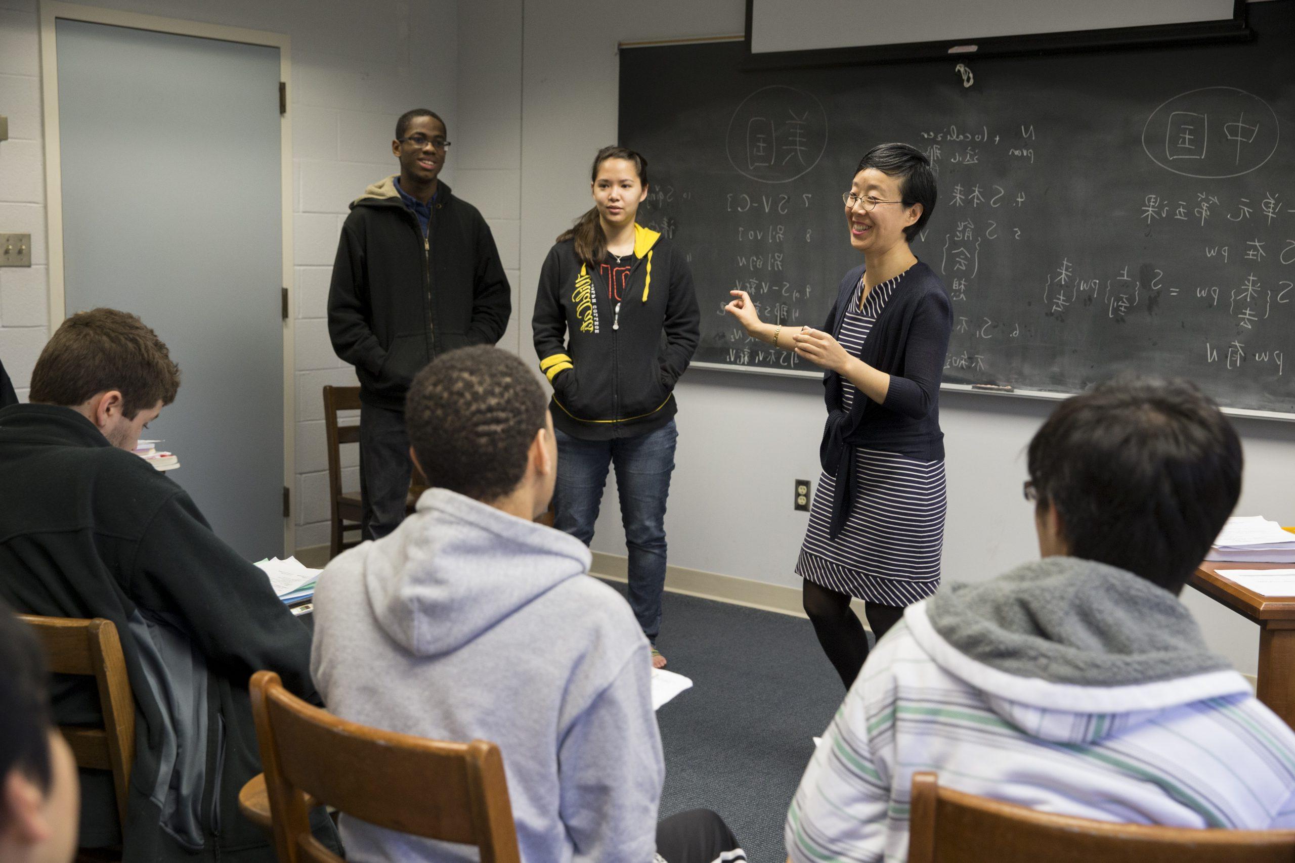 Professor Kun An teaches a Chinese language class.